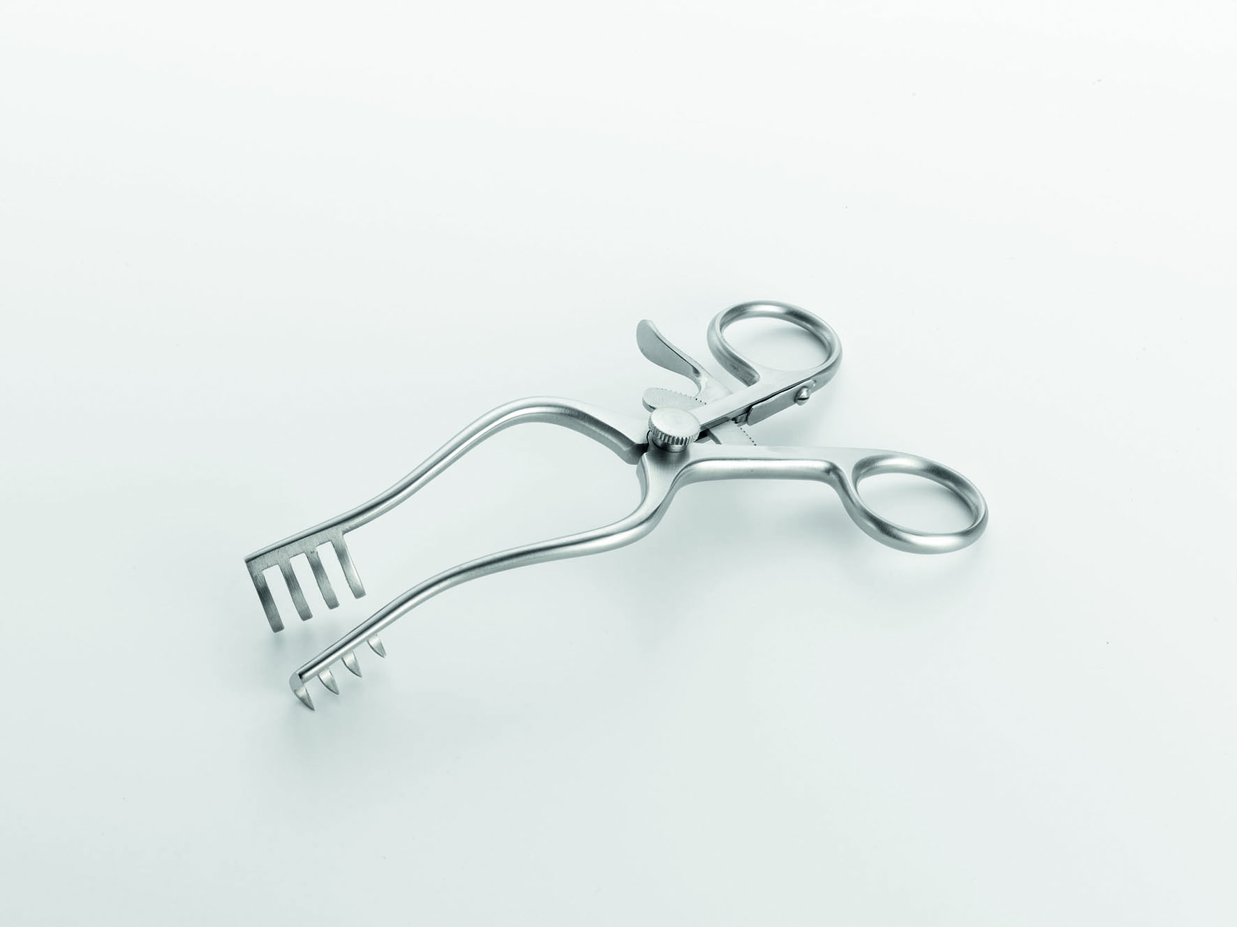west-retractor